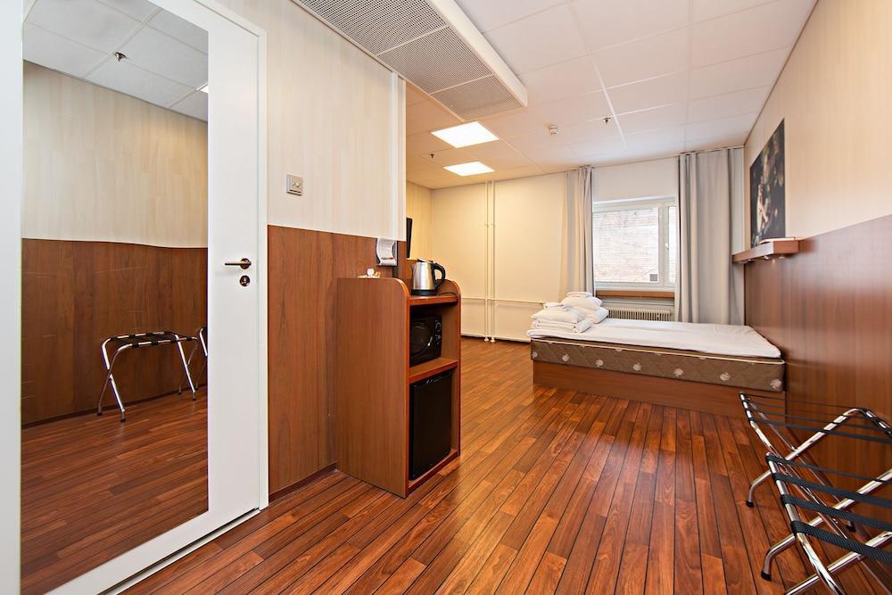 Hotel Omena Loennrotinkatu 3*
